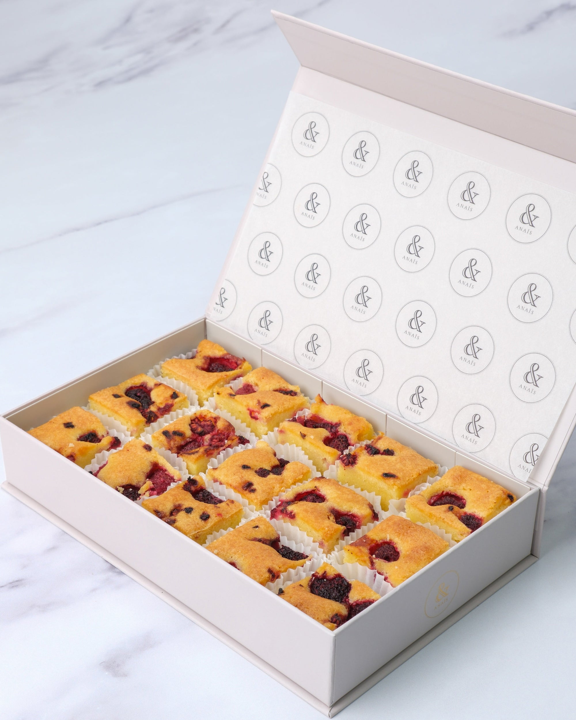 Raspberry & Almond Bakewell Gift Box